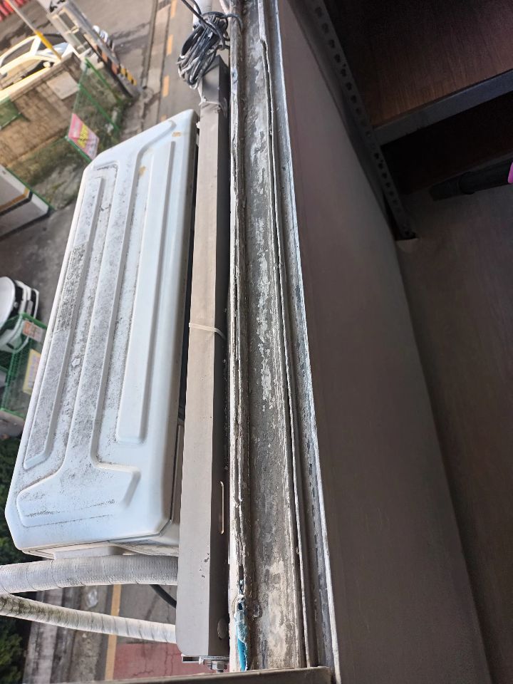 입주24 창틀 청소 전